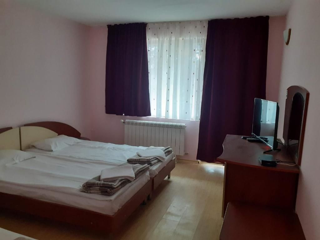 Отель Bar & Hotel ELA Dolen Bliznak-26