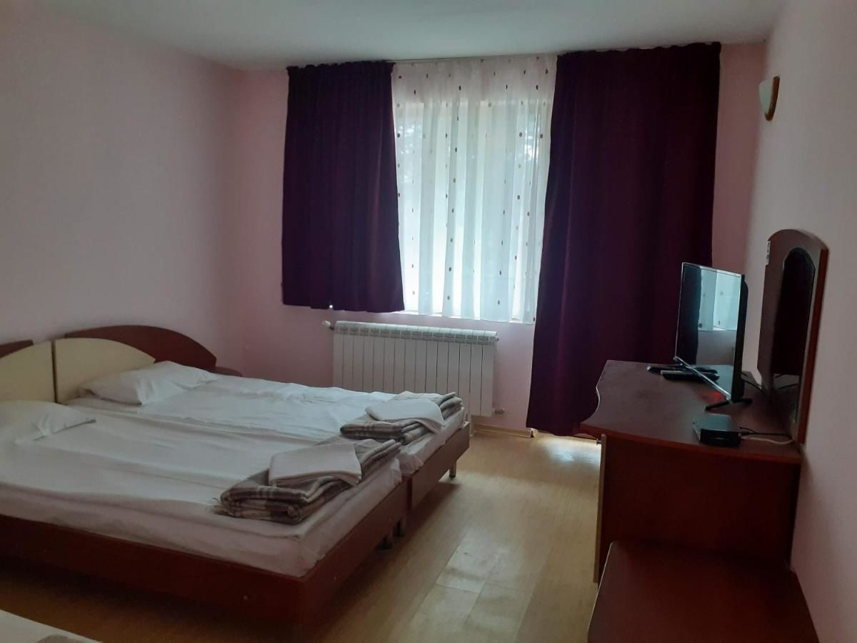 Отель Bar & Hotel ELA Dolen Bliznak-8